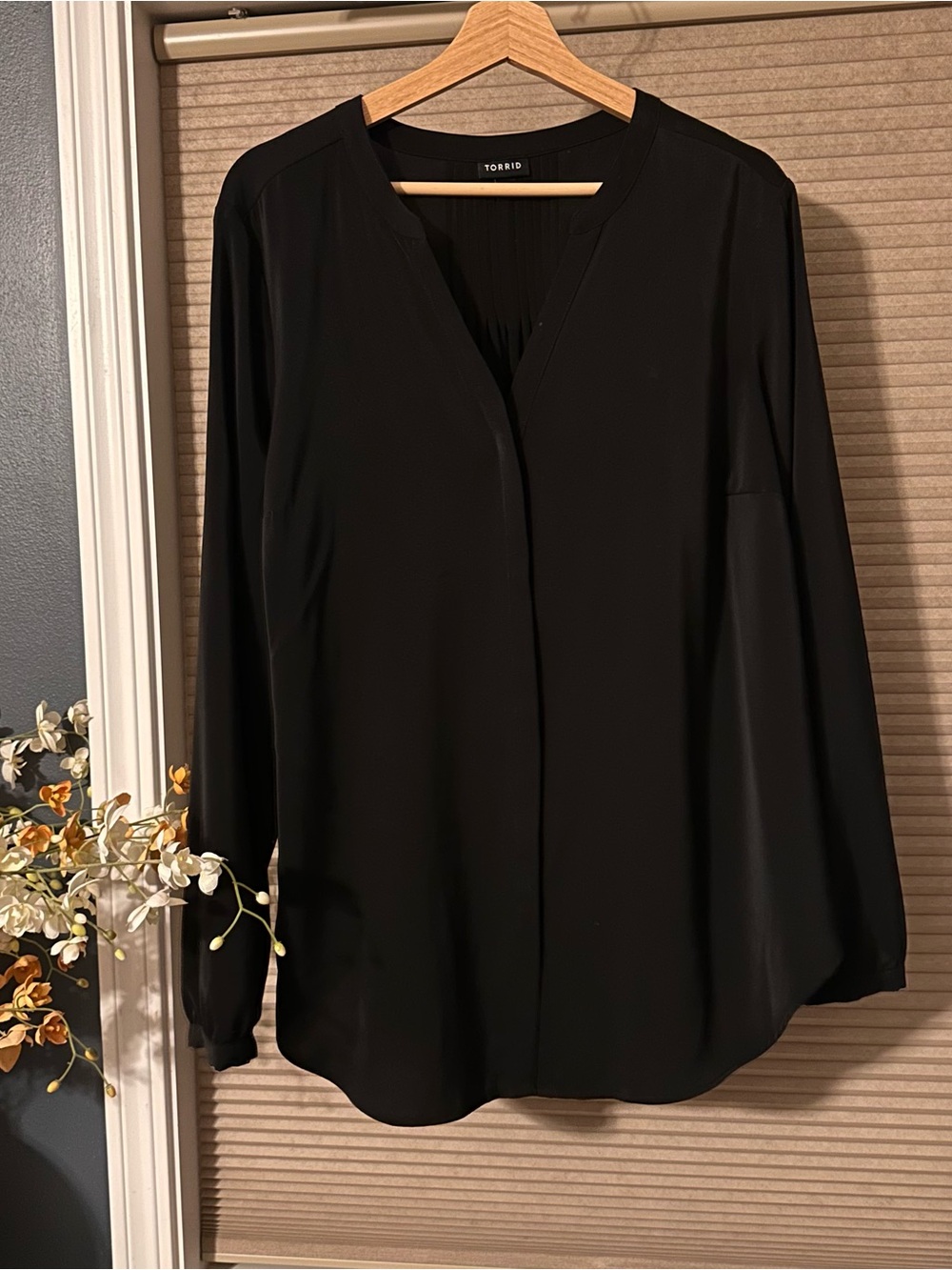 torrid Black V-Neck Long-Sleeve Blouse with Pleat Detail